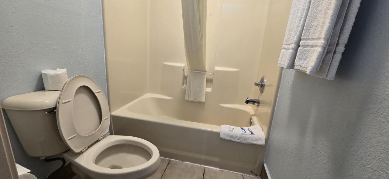 | Texas Inn and Suites Edinburg