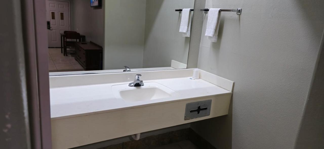 | Texas Inn and Suites Edinburg