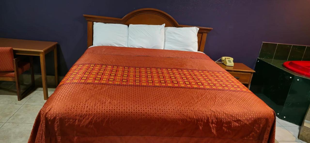 | Texas Inn and Suites Edinburg