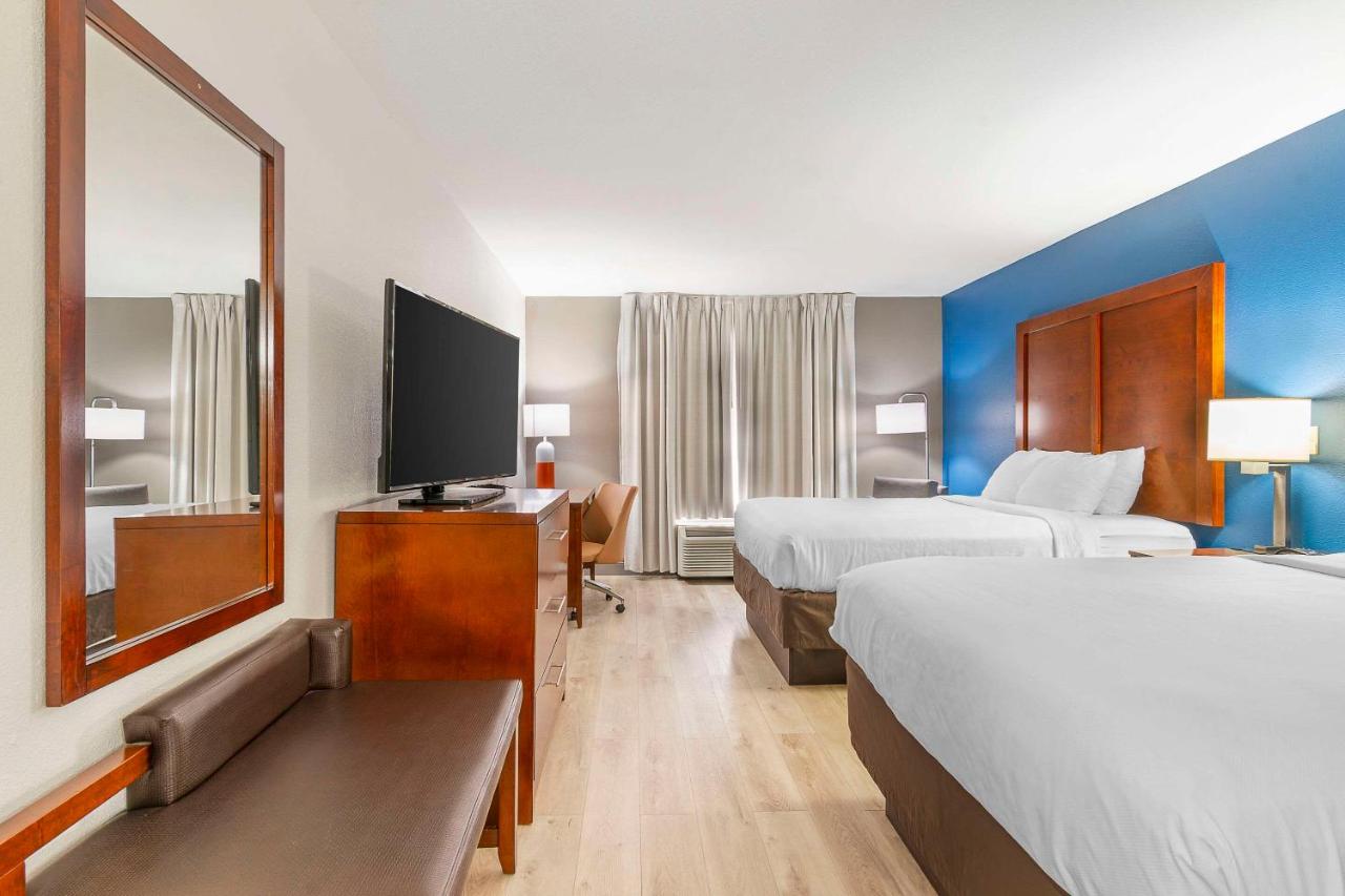 | Comfort Inn Near Six Flags St. Louis