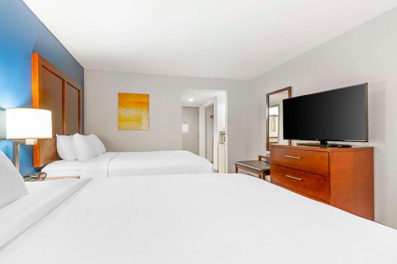| Comfort Inn Near Six Flags St. Louis
