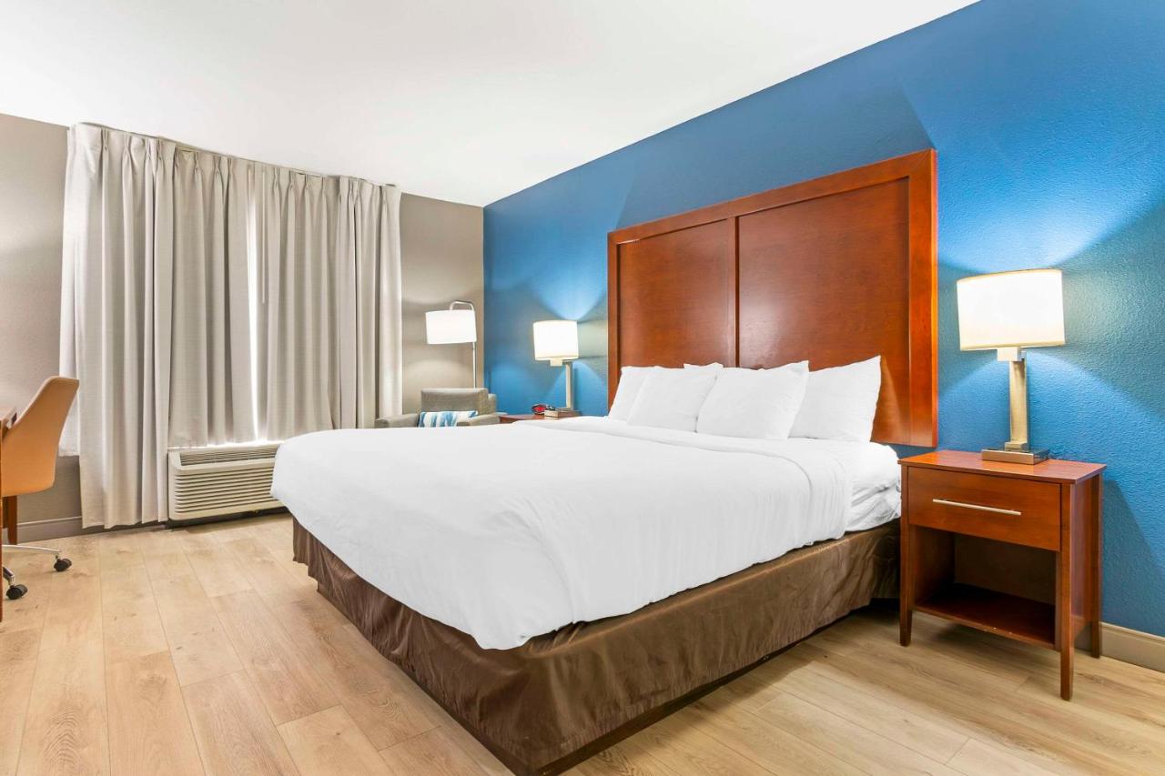 | Comfort Inn Near Six Flags St. Louis