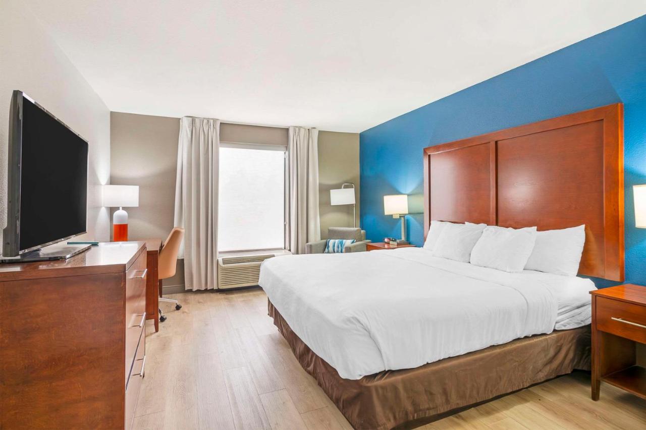 | Comfort Inn Near Six Flags St. Louis