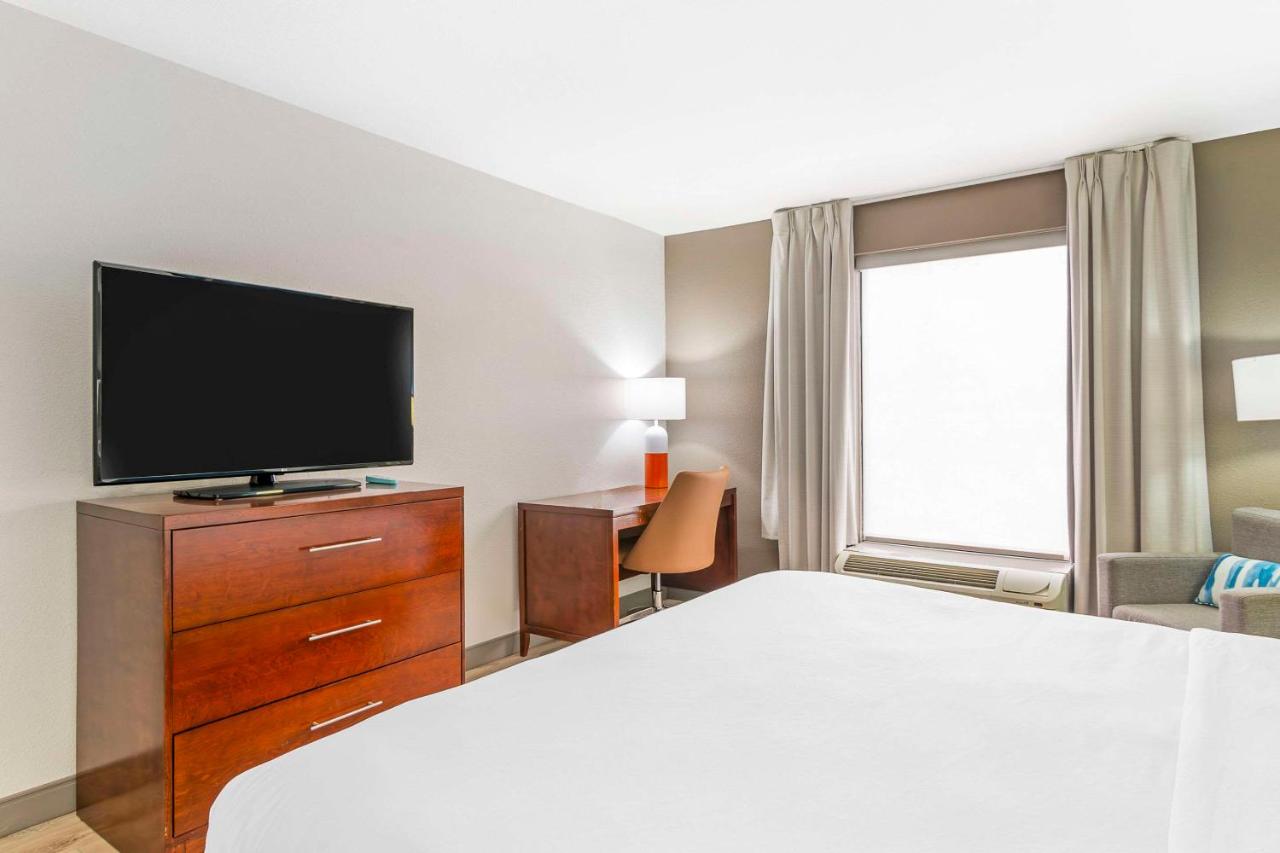 | Comfort Inn Near Six Flags St. Louis