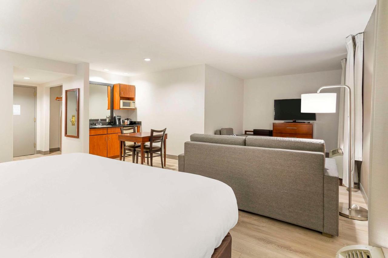 | Comfort Inn Near Six Flags St. Louis