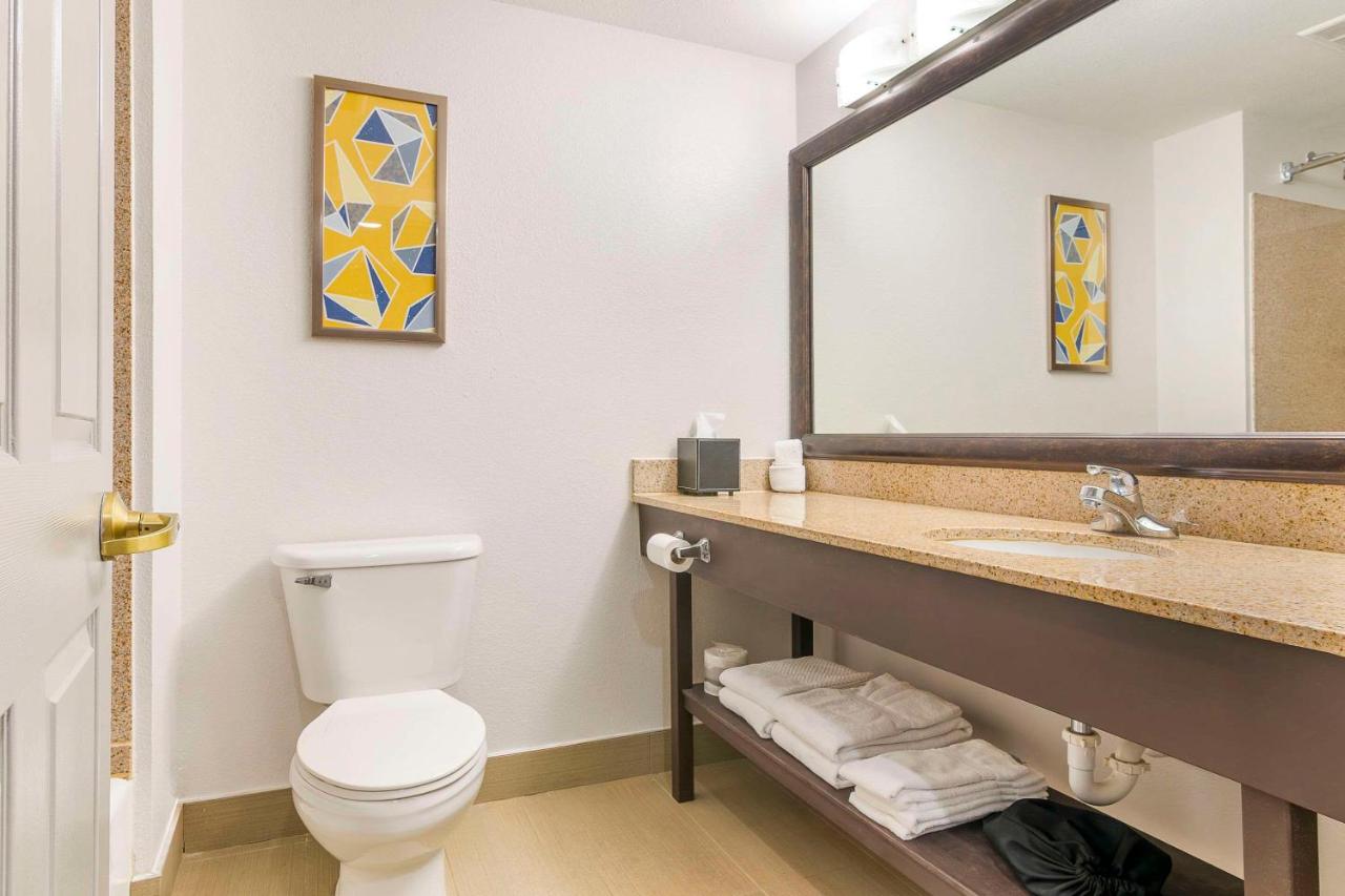  | Comfort Inn Near Six Flags St. Louis