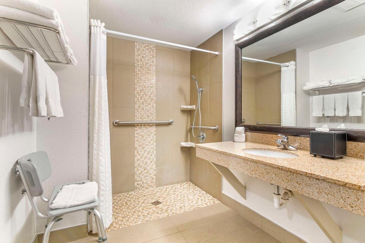 | Comfort Inn Near Six Flags St. Louis
