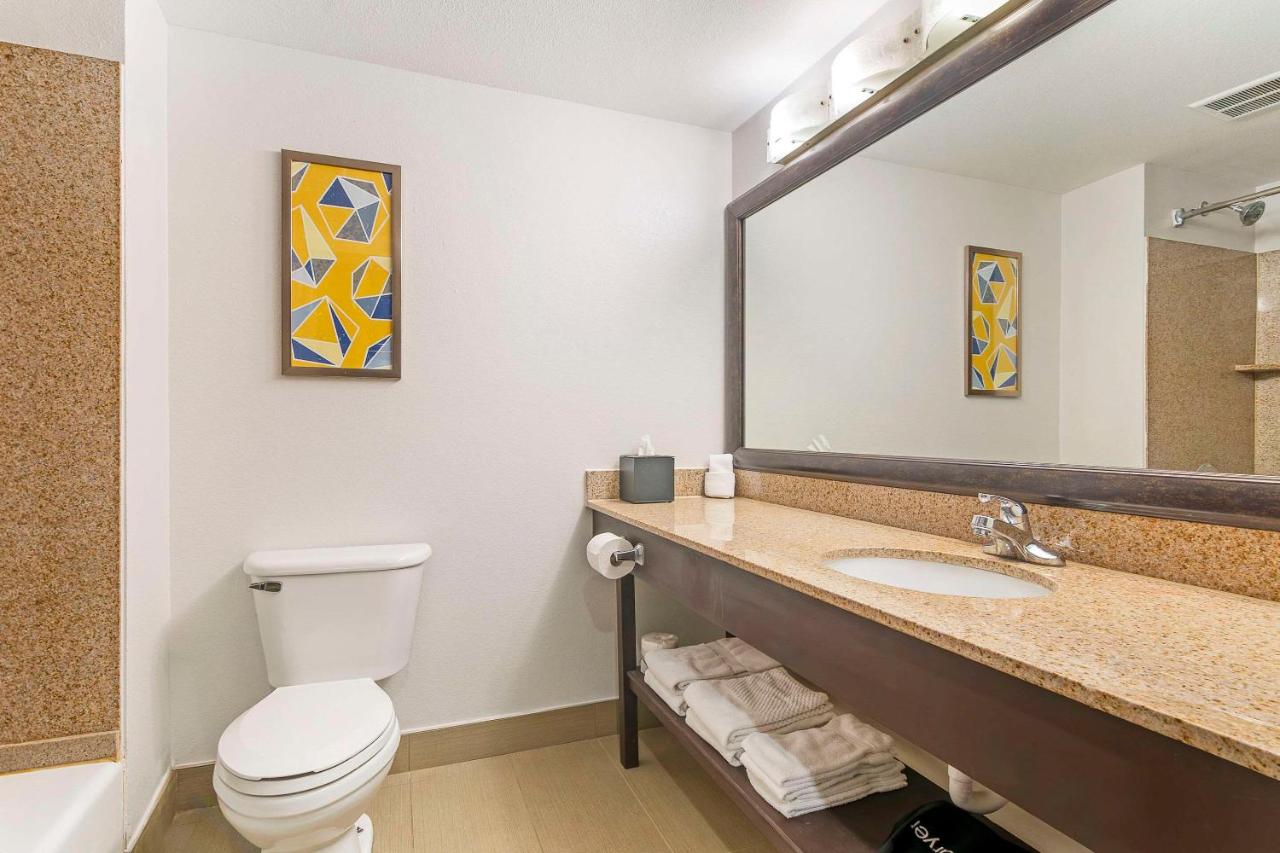 | Comfort Inn Near Six Flags St. Louis