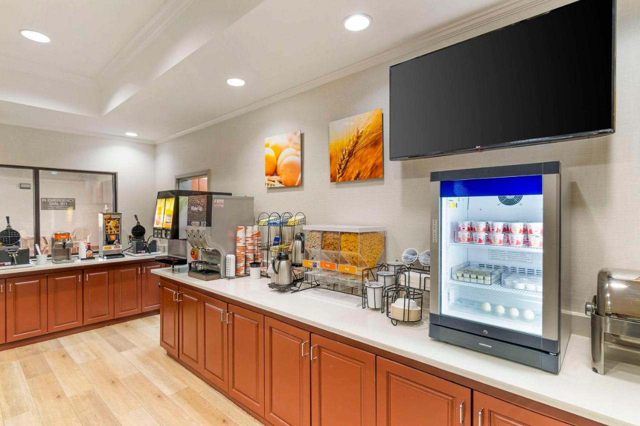 | Comfort Inn Near Six Flags St. Louis