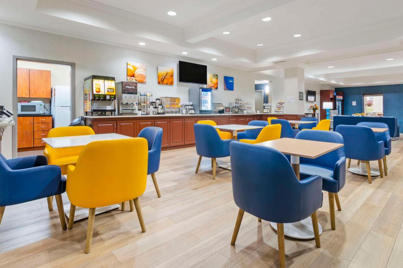 | Comfort Inn Near Six Flags St. Louis