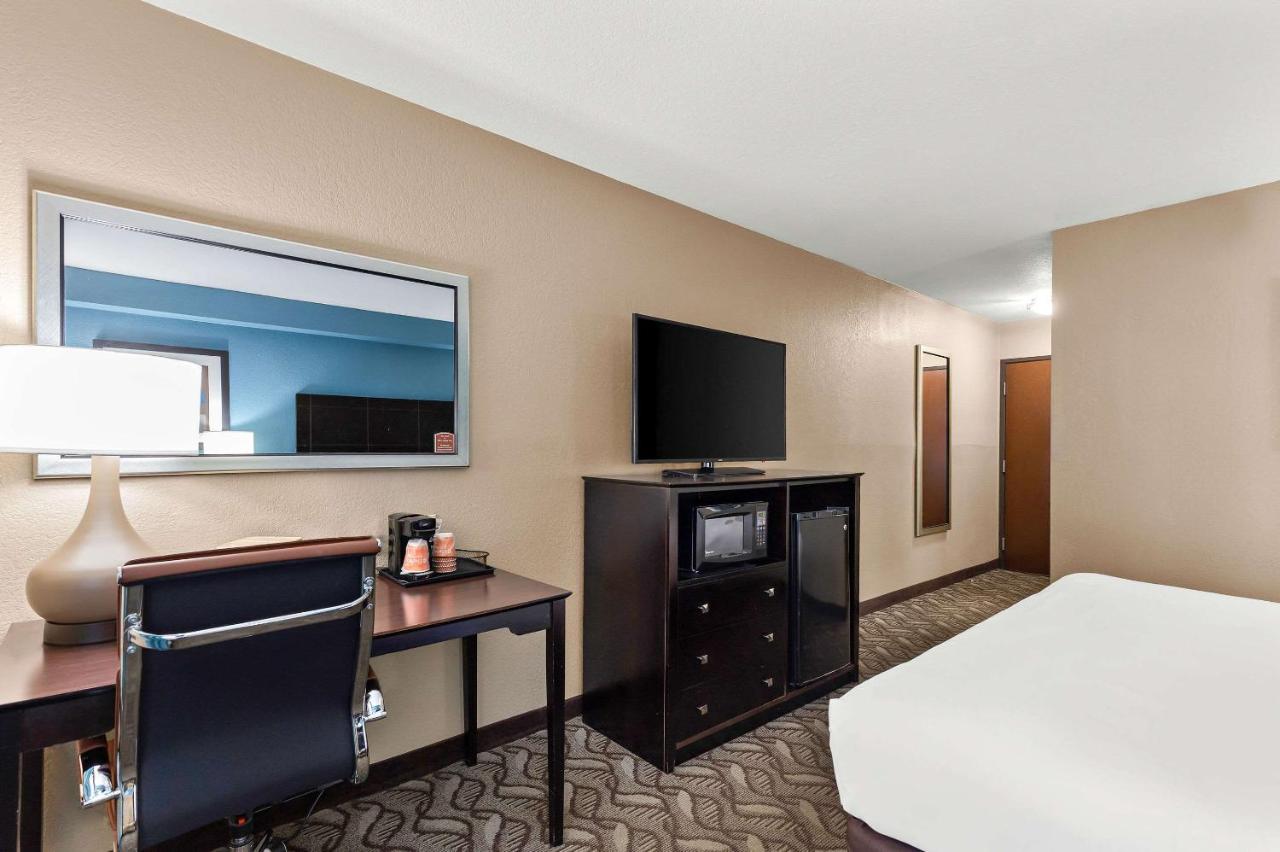 King Room - Non-Smoking at Comfort Inn & Suites Springfield I-55
