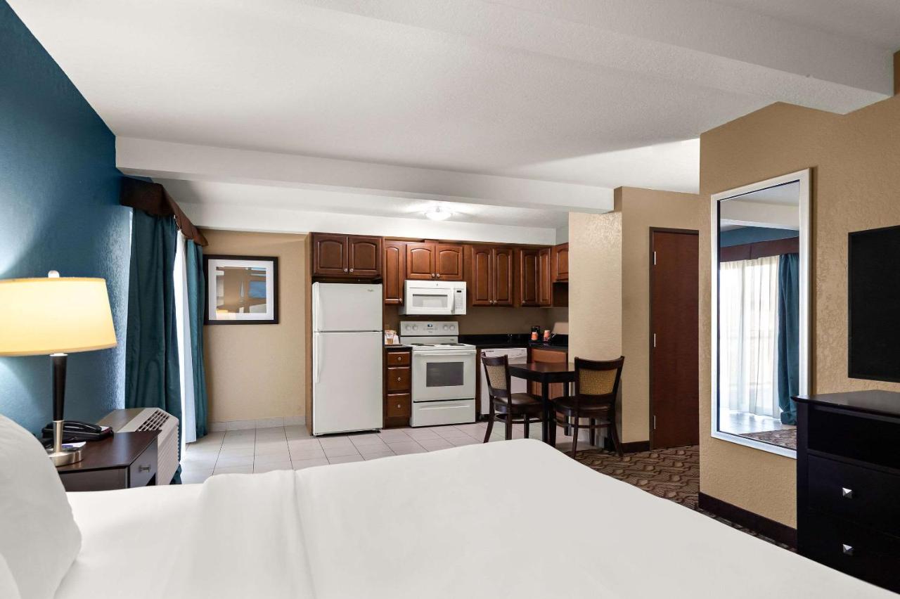 King Suite with Sofabed- Non Smoking at Comfort Inn & Suites Springfield I-55