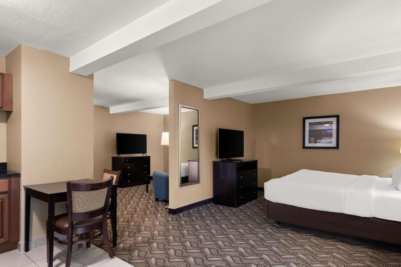 King Suite with Sofabed- Non Smoking at Comfort Inn & Suites Springfield I-55