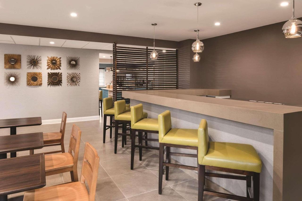  | Country Inn & Suites by Radisson, Chicago-Hoffman