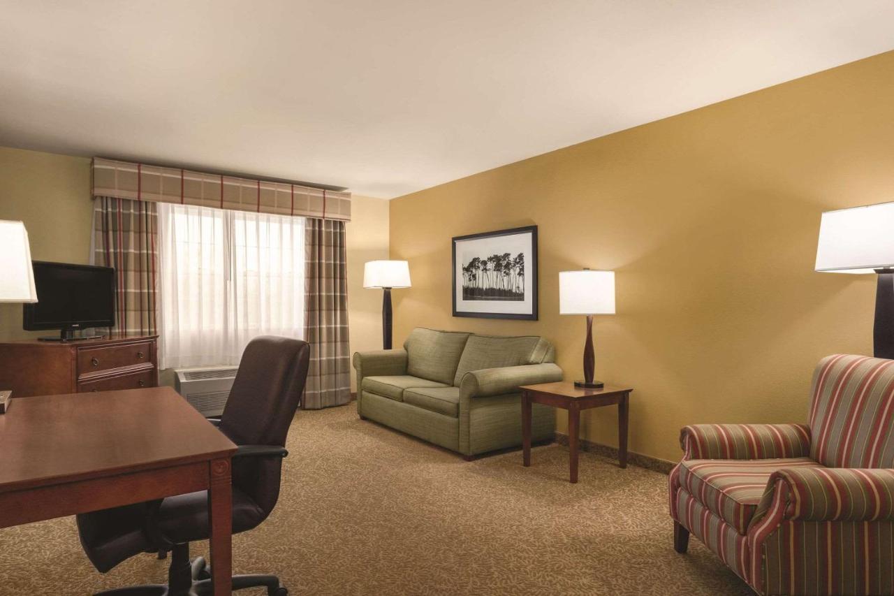 | Country Inn & Suites by Radisson, Dakota Dunes, SD