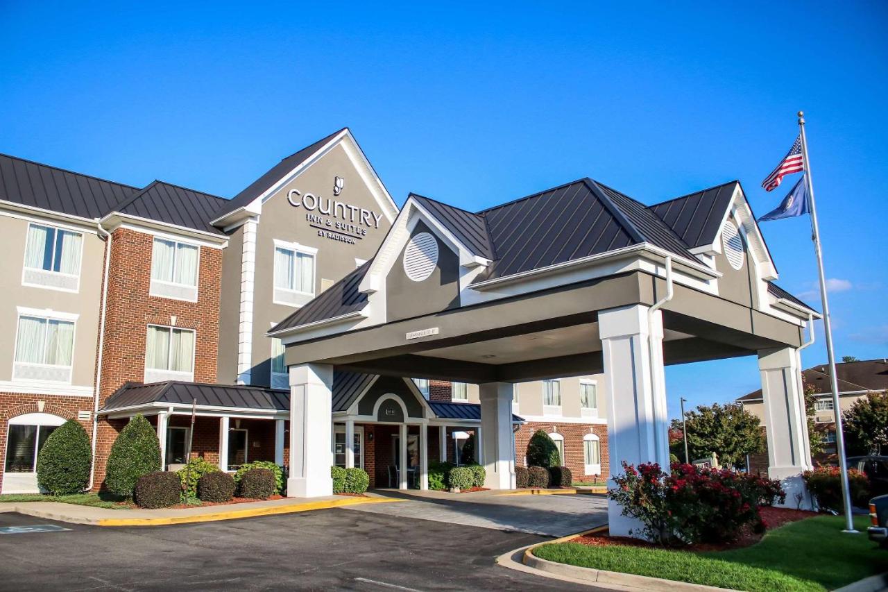 | Country Inn & Suites by Radisson, Richmond West at I-64, VA