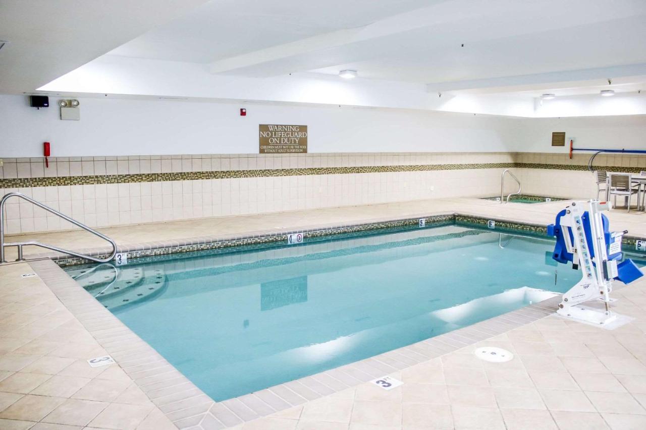 | Country Inn & Suites by Radisson, Richmond West at I-64, VA