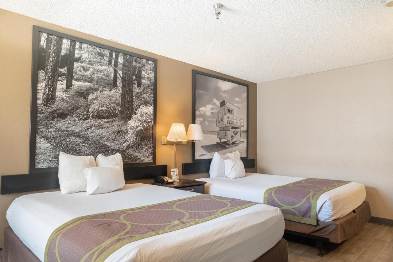 | Super 8 by Wyndham Grants