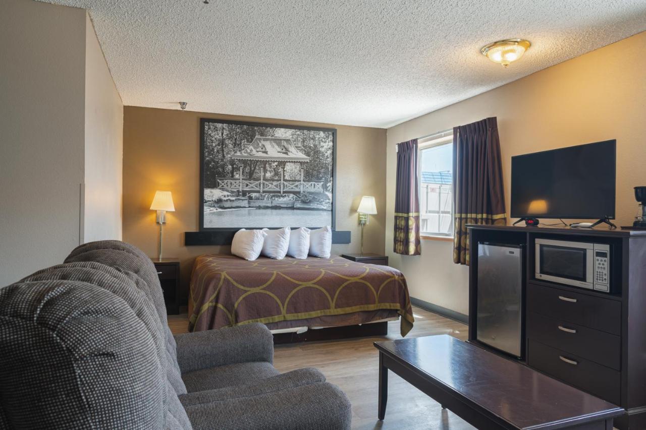 | Super 8 by Wyndham Grants