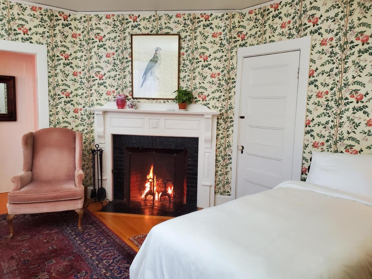 | Harbourside Inn