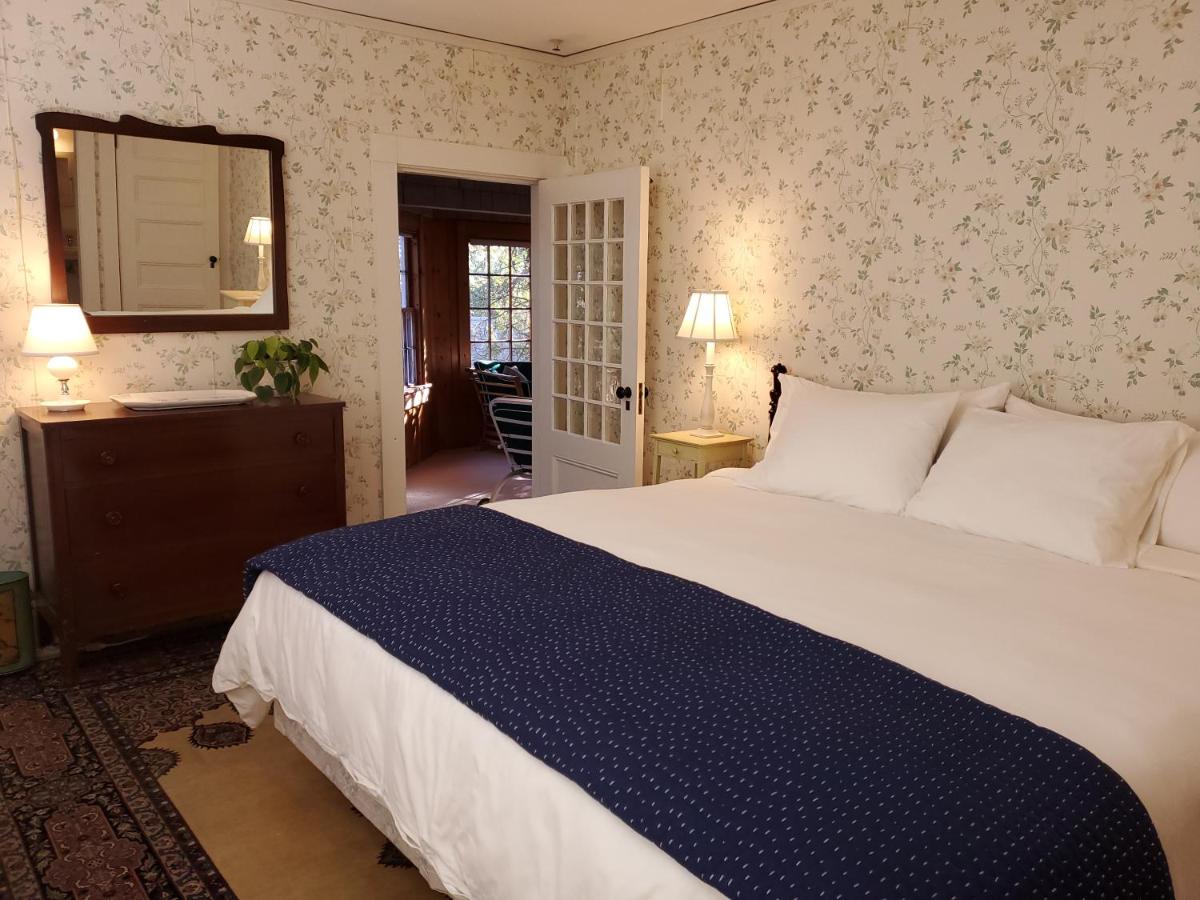 | Harbourside Inn
