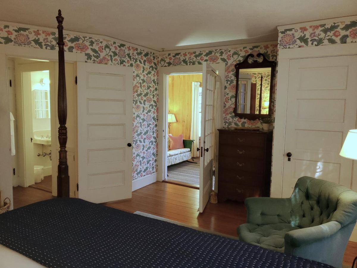 | Harbourside Inn