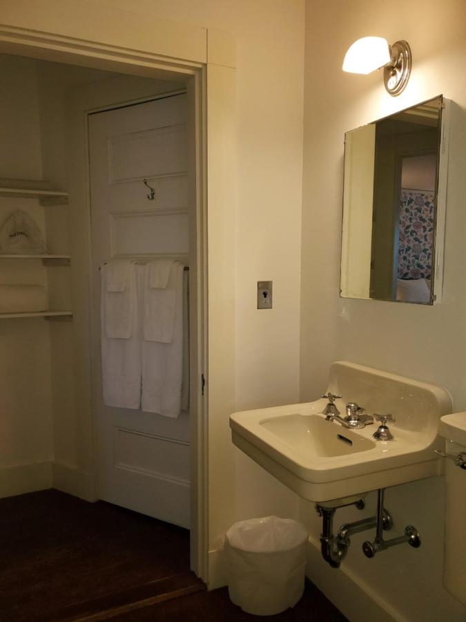  | Harbourside Inn