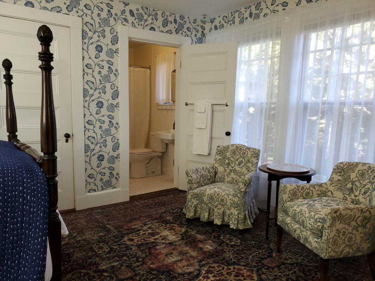 | Harbourside Inn