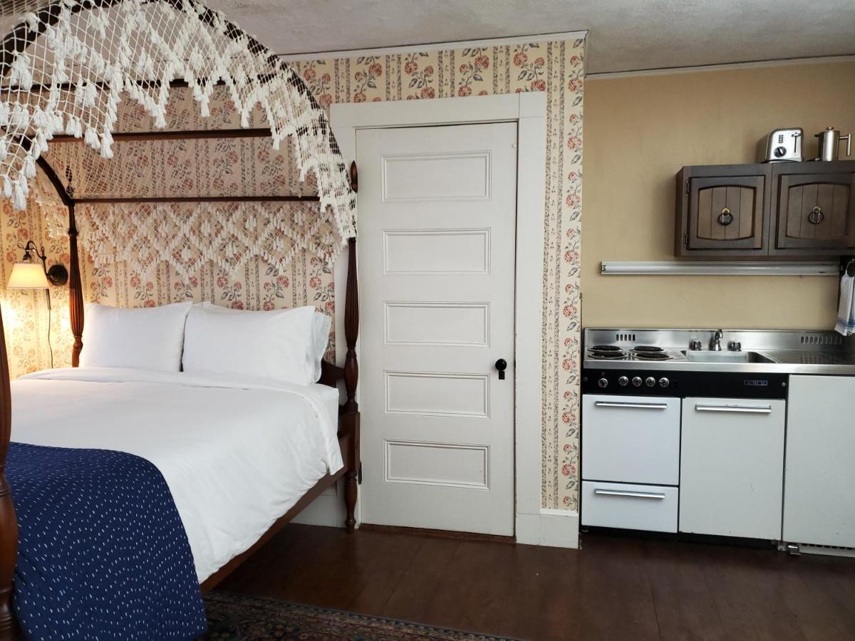 | Harbourside Inn