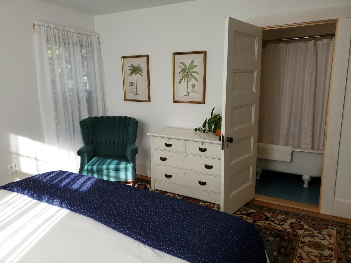 | Harbourside Inn