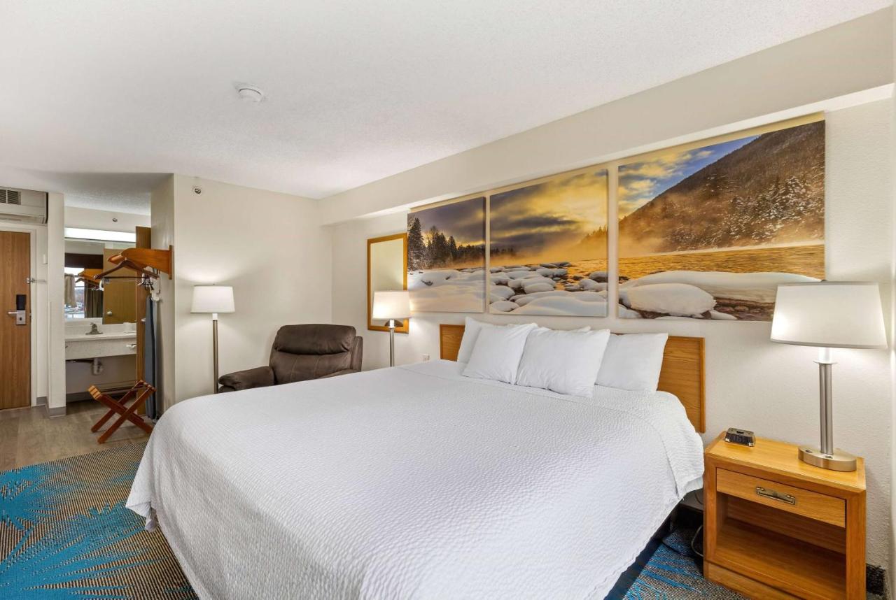 King Room - Non-Smoking at Days Inn by Wyndham Great Falls