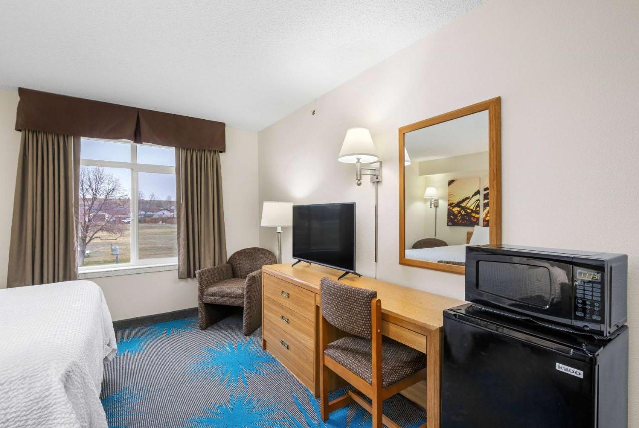 Queen Room - Mobility Access/Non-Smoking at Days Inn by Wyndham Great Falls
