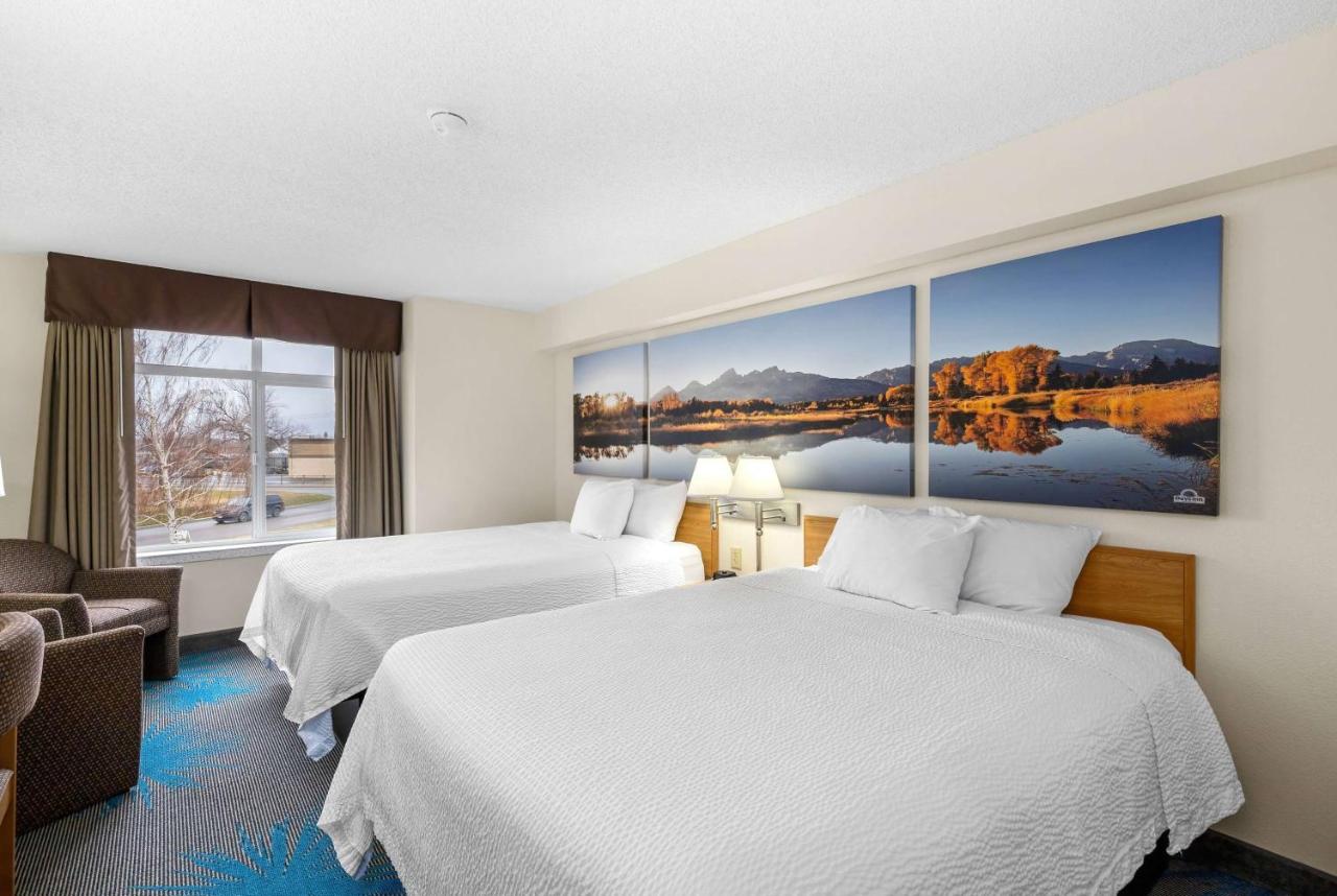 Deluxe Queen Room with Two Queen Beds - Non-Smoking at Days Inn by Wyndham Great Falls