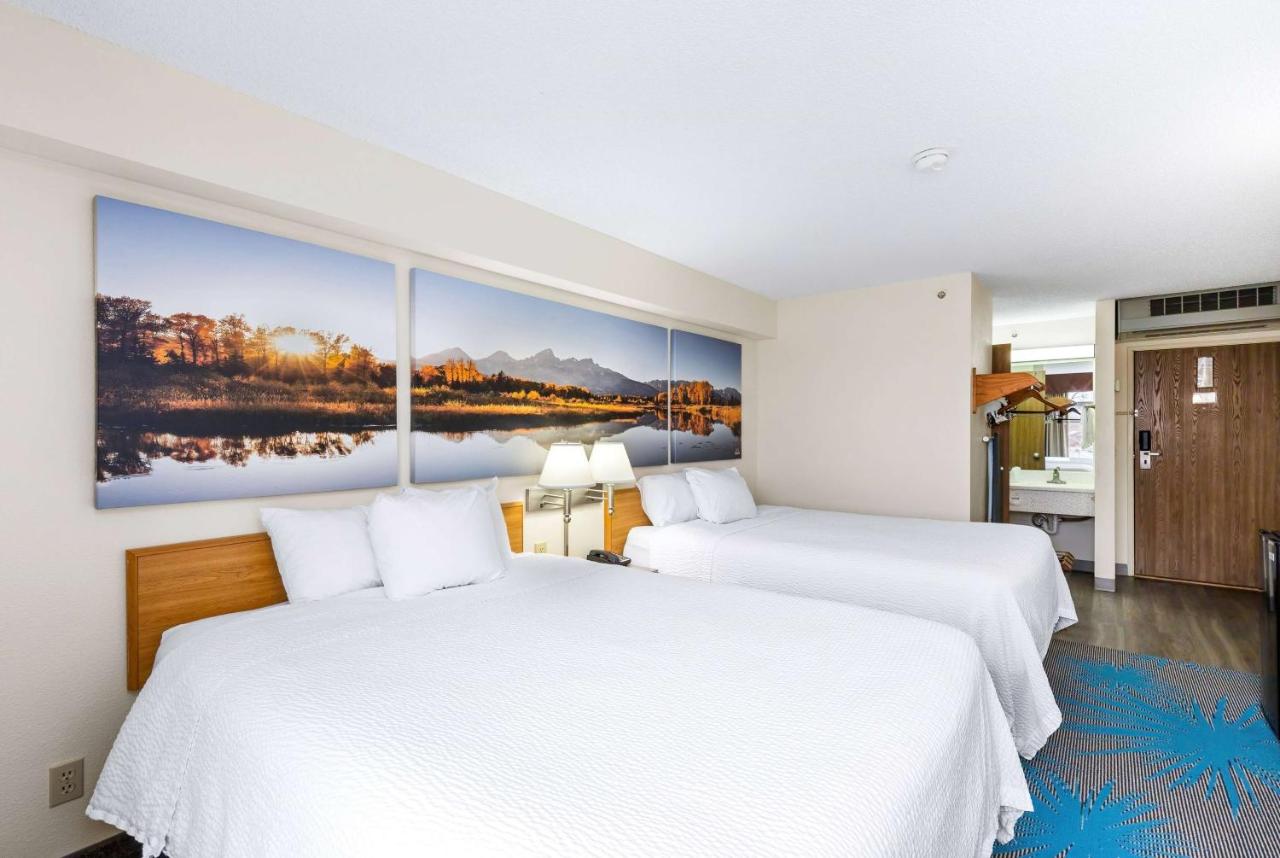 Deluxe Queen Room with Two Queen Beds - Non-Smoking at Days Inn by Wyndham Great Falls