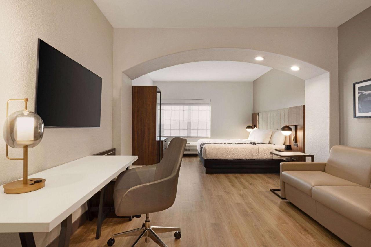 Executive King Room at La Quinta Inn & Suites by Wyndham Port Arthur