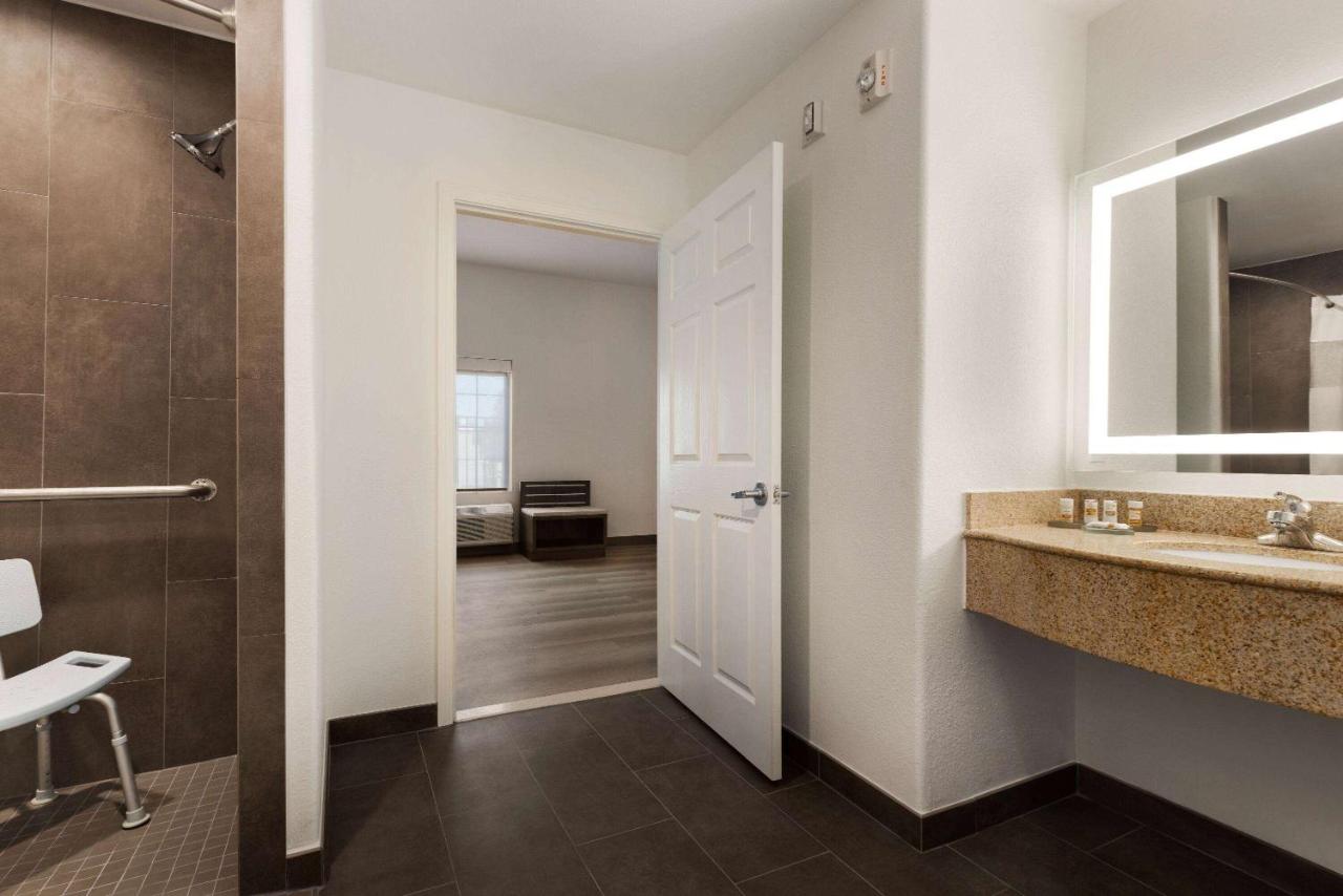 King Room with Bath Tub - Mobility/Hearing Accessible at La Quinta Inn & Suites by Wyndham Port Arthur