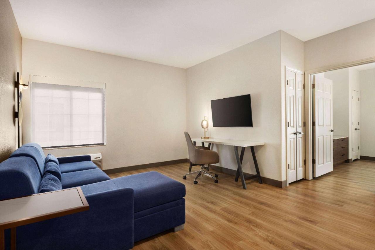 King Suite at La Quinta Inn & Suites by Wyndham Port Arthur