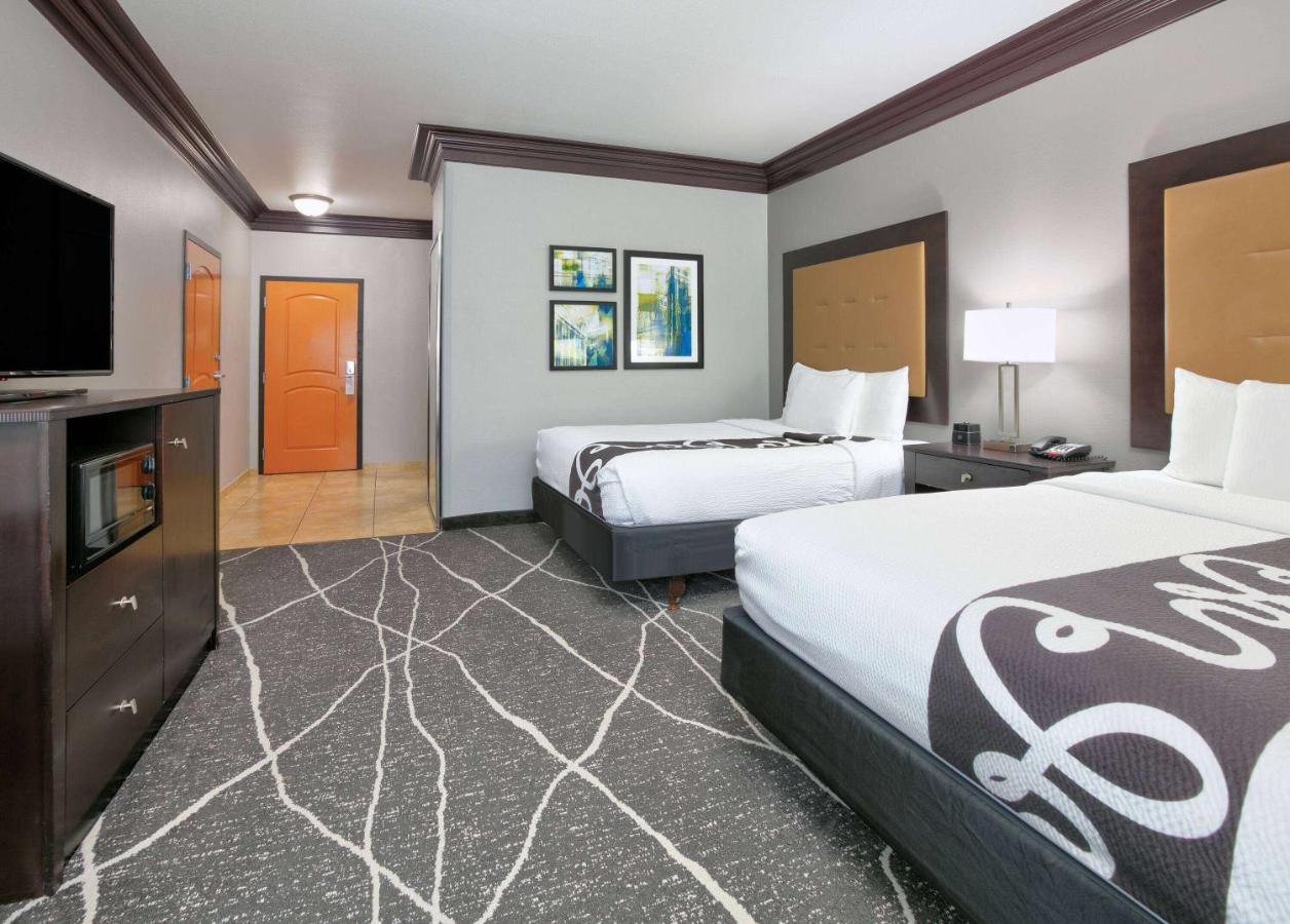 Queen Room with Two Queen Beds and Mobility/Hearing Access - Non-Smoking at La Quinta Inn & Suites by Wyndham Little Rock - Bryant
