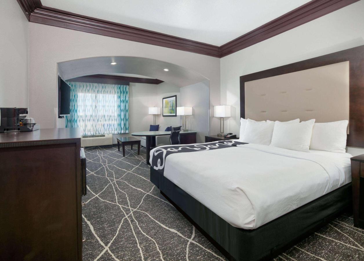 Executive King Room at La Quinta Inn & Suites by Wyndham Little Rock - Bryant
