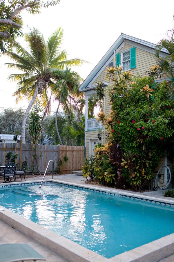 | Seaport Inn