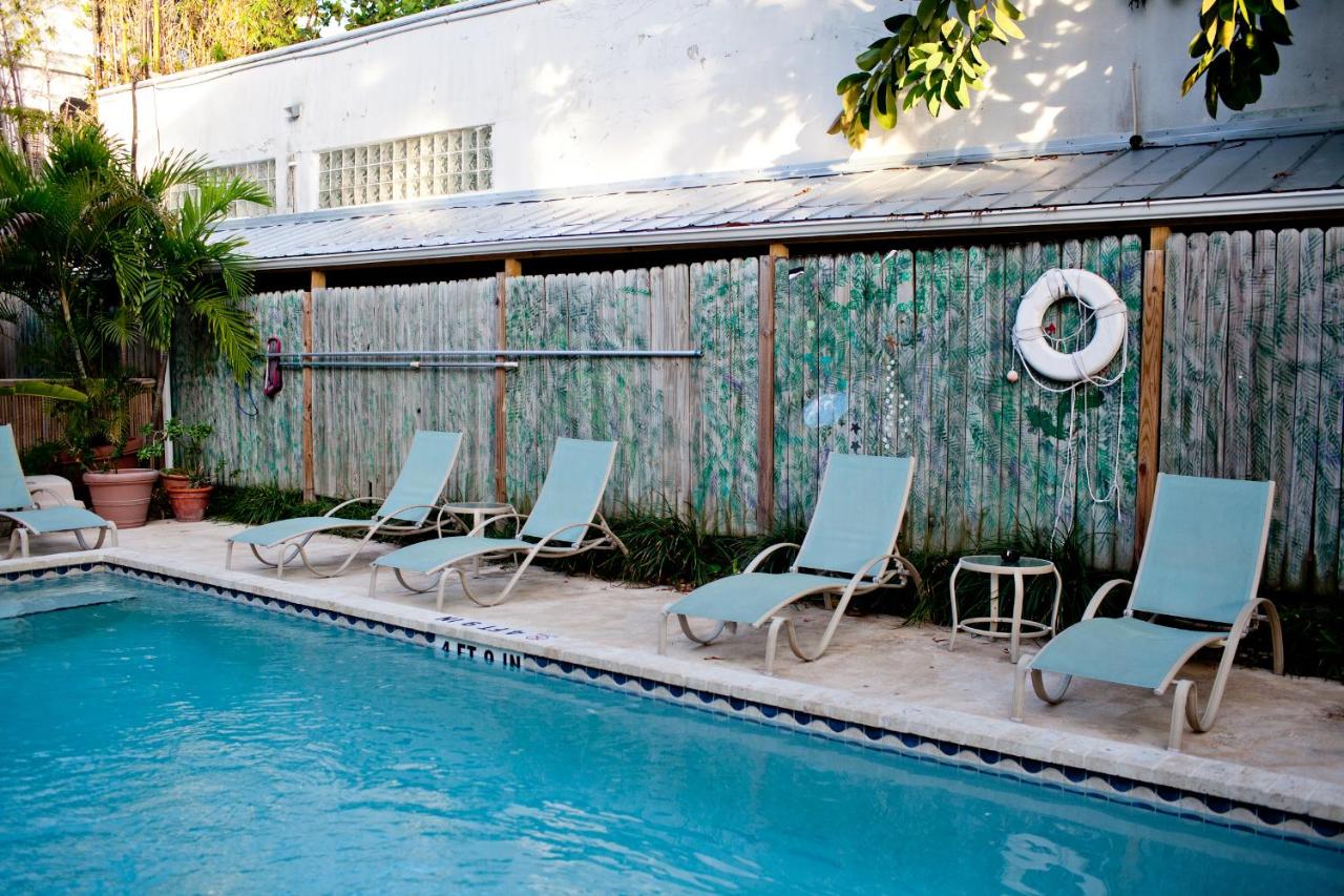 | Seaport Inn