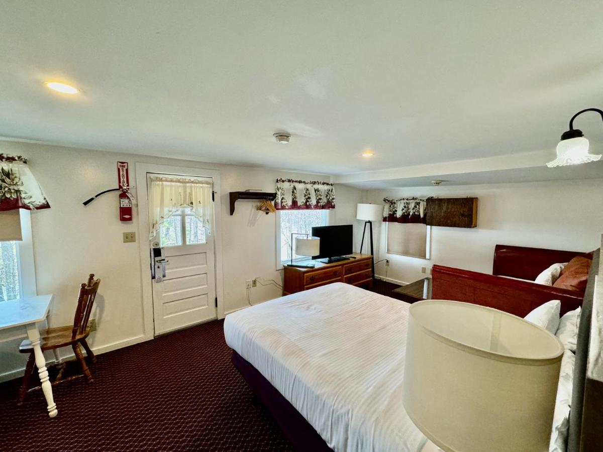 | Merrill Farm Inn