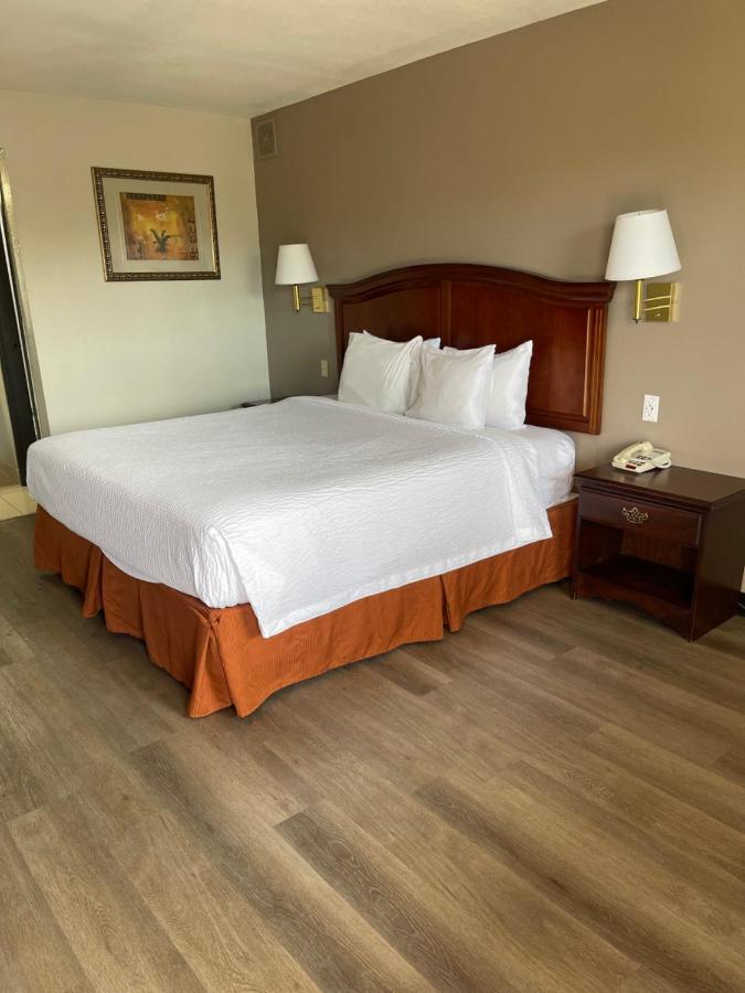 King Room - Non-Smoking at Travelodge by Wyndham Tucson AZ