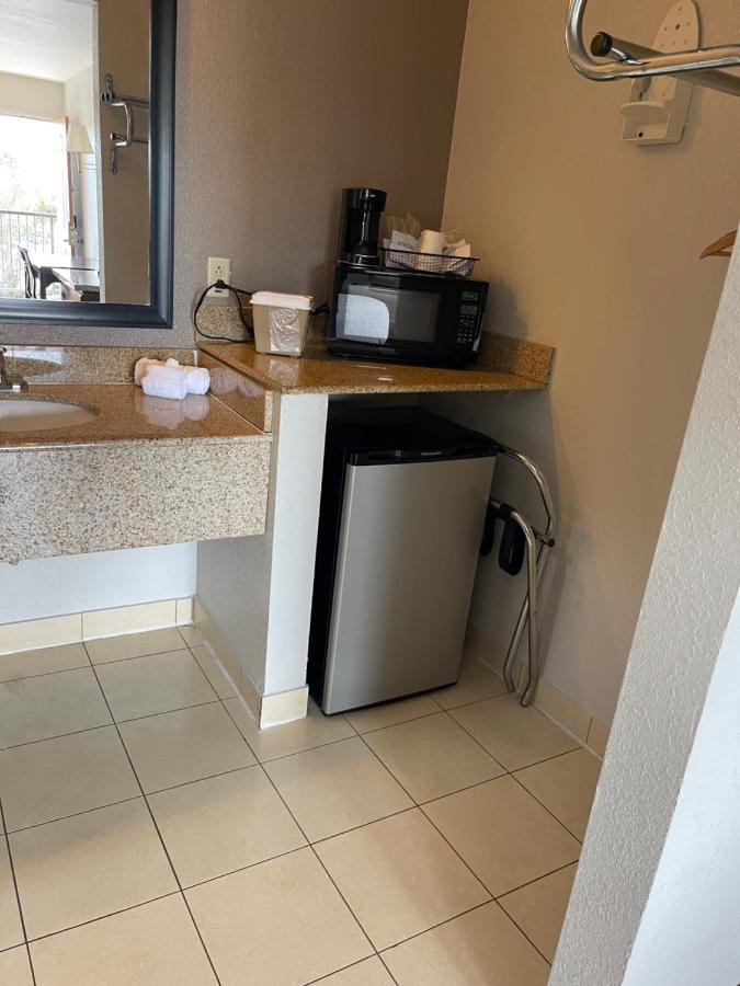 Queen Room - Non-Smoking at Travelodge by Wyndham Tucson AZ