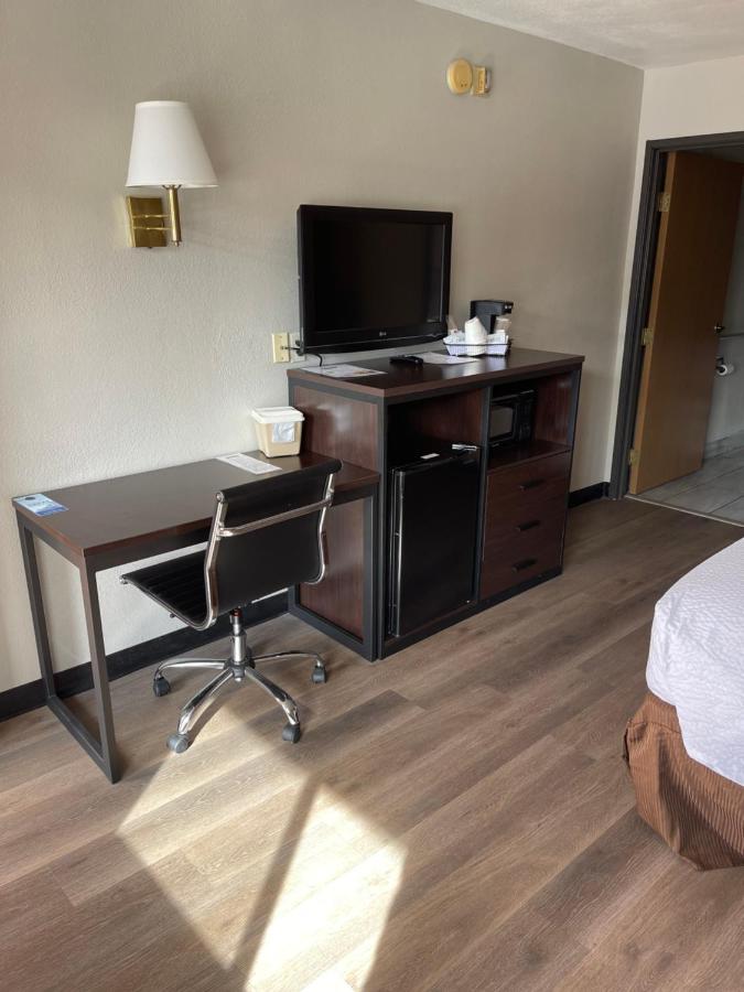 Queen Room - Disability Access - Non-Smoking at Travelodge by Wyndham Tucson AZ
