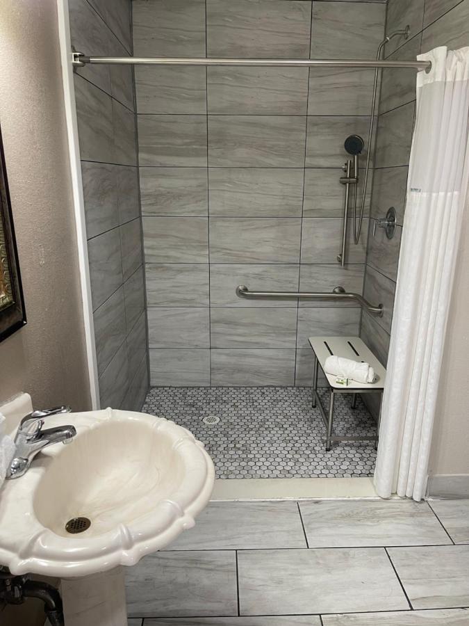 Queen Room - Disability Access - Non-Smoking at Travelodge by Wyndham Tucson AZ