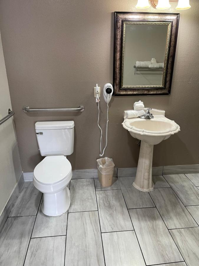 Queen Room - Disability Access - Non-Smoking at Travelodge by Wyndham Tucson AZ