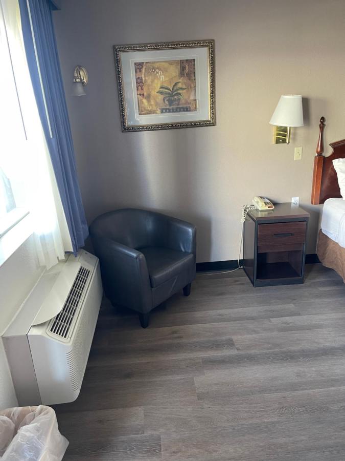 Queen Room - Non-Smoking at Travelodge by Wyndham Tucson AZ