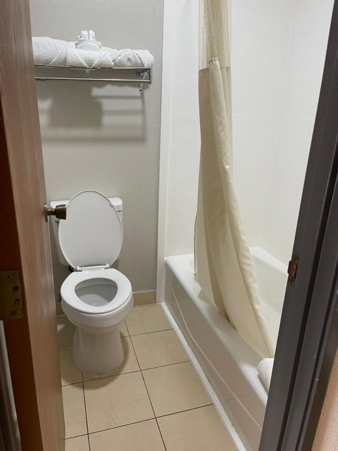 Queen Room - Non-Smoking at Travelodge by Wyndham Tucson AZ