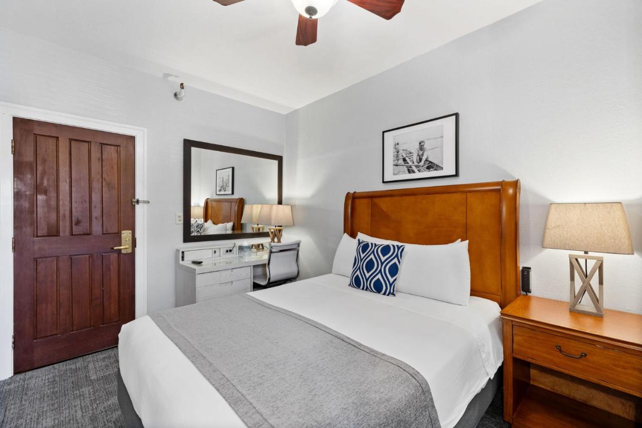 Premium Room - One Queen Bed, Private Bathroom at College Inn Hotel